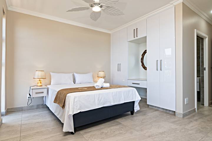 Shanthi Apartment 8 Main Bedroom